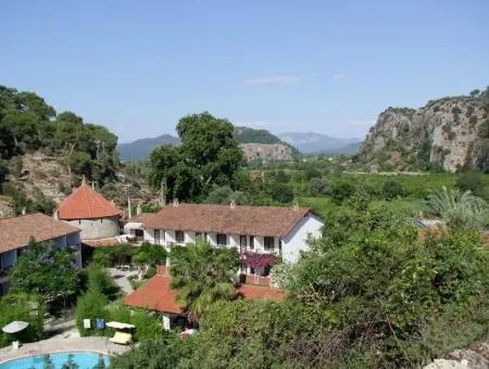 5000M2 In Dalyan-Köycegiz, Dalyan, Dalyan Immobilien-Hotel Zum Verkauf Mit 30 Zimmern, Auf Einem Grundstück