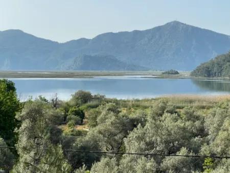 6.821M2 Dorfhaus Zum Verkauf Mit Blick Auf Den Çandir See