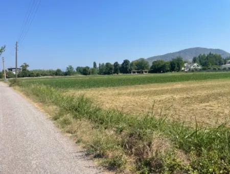 Grundstück Zum Verkauf Von 2715M2 Im Bebauten Gebiet Des Dorfes In Okçular